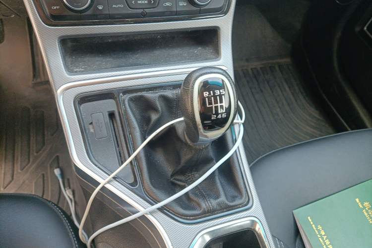 Used Geely Auto Emgrand GL 2018 1.4T Manual Elite Smart Connectivity Version Gear Lever