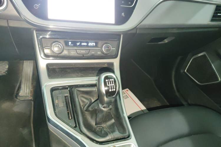 Used Geely Auto Emgrand GL 2018 1.4T Manual Elite Smart Connectivity Version Gear Lever