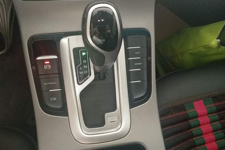Used Geely Auto Emgrand GL 2018 1.8L DCT Elite Smart Connectivity Version Gear Lever