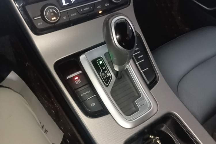 Used Geely Auto Emgrand GL 2018 1.8L DCT Elite Smart Connectivity Version Gear Lever