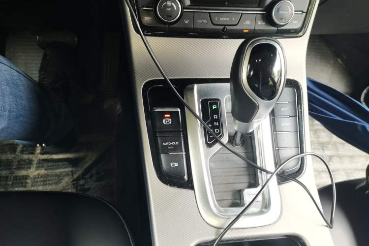 Used Geely Auto Emgrand GL 2018 1.8L DCT Elite Smart Connectivity Version Gear Lever