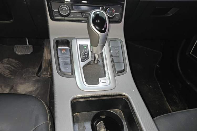 Used Geely Auto Emgrand GL 2018 1.8L DCT Elite Smart Connectivity Version Gear Lever