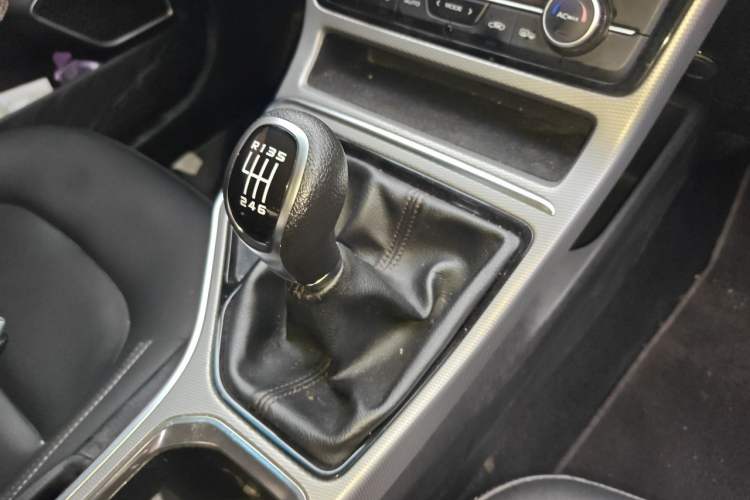 Used Geely Auto Emgrand GL 2018 1.8L Manual Elite Smart Connectivity Version Gear Lever