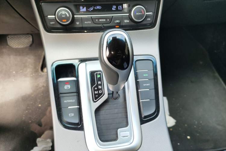 Used Geely Auto Emgrand GL 2018 1.4T DCT Elite Smart Connectivity Version Gear Lever