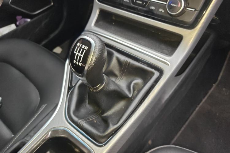 Used Geely Auto Emgrand GL 2018 1.8L Manual Elite Smart Connectivity Version Gear Lever