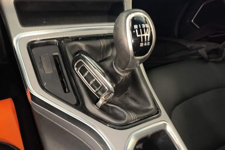 Used Geely Auto Emgrand GL 2018 1.4T Manual Elite Smart Connectivity Version Gear Lever