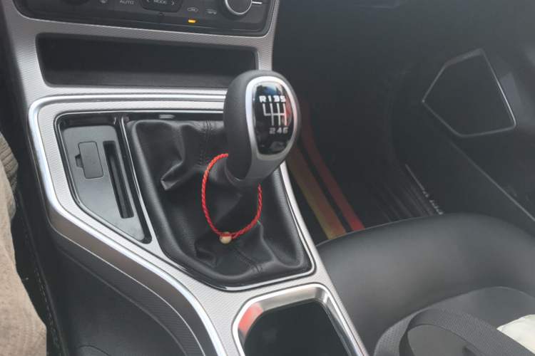 Used Geely Auto Emgrand GL 2018 1.8L Manual Elite Smart Connectivity Version Gear Lever