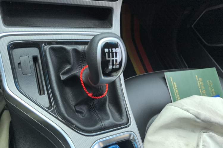 Used Geely Auto Emgrand GL 2018 1.8L Manual Elite Smart Connectivity Version Gear Lever