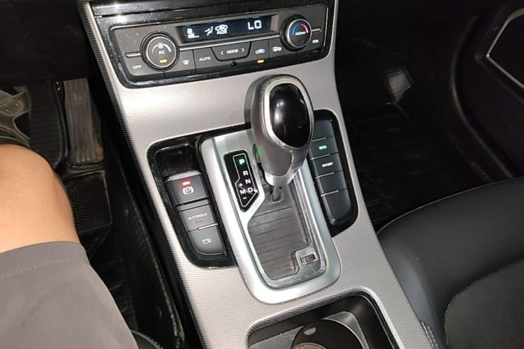 Used Geely Auto Emgrand GL 2018 1.8L DCT Elite Smart Connectivity Version Gear Lever