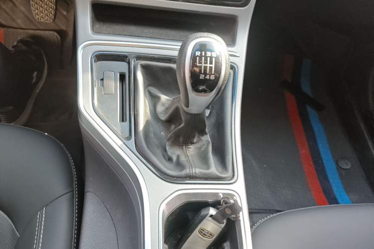 Used Geely Auto Emgrand GL 2018 1.8L Manual Elite Smart Connectivity Version Gear Lever