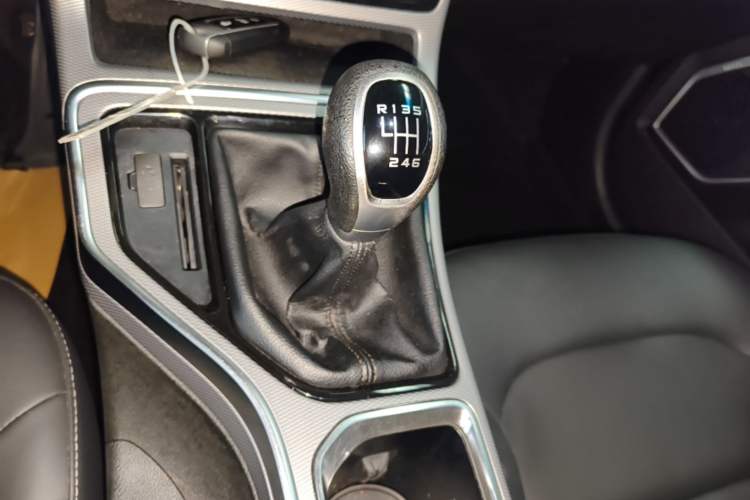Used Geely Auto Emgrand GL 2018 1.8L Manual Elite Smart Connectivity Version Gear Lever