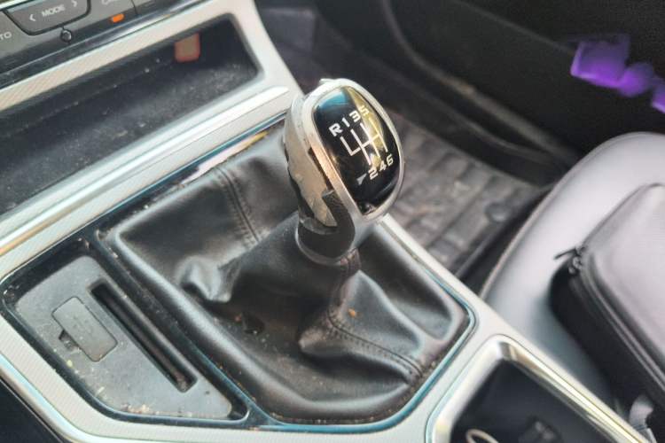 Used Geely Auto Emgrand GL 2018 1.8L Manual Elite Smart Connectivity Version Gear Lever