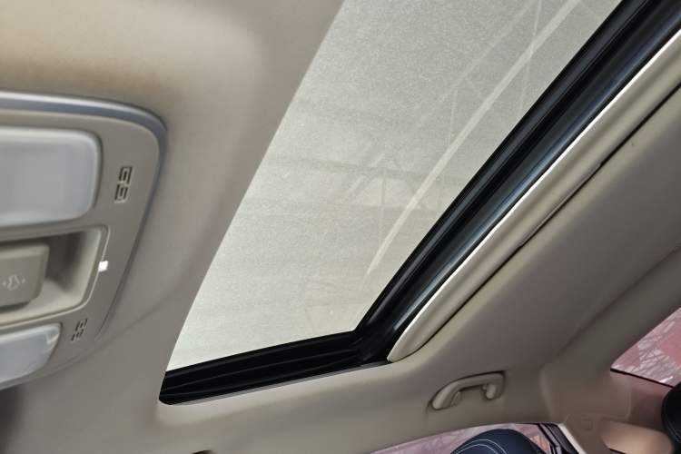 Used Geely Auto Emgrand GL 2018 1.8L Manual Elite Smart Connectivity Version Headliner