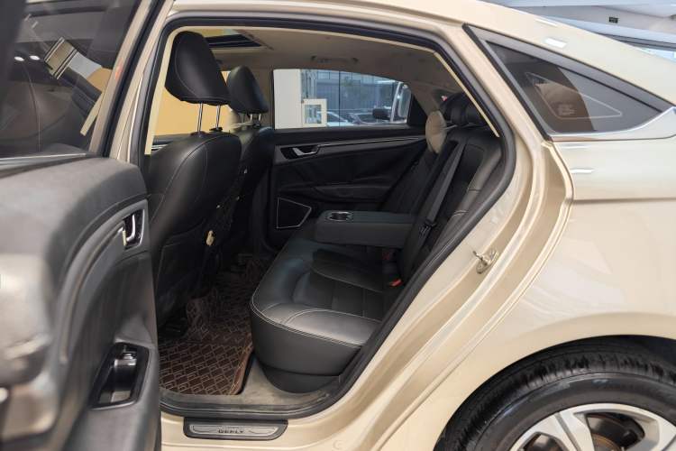 Used Geely Auto Emgrand GL 2018 1.4T DCT Elite Smart Connectivity Version Interior 10
