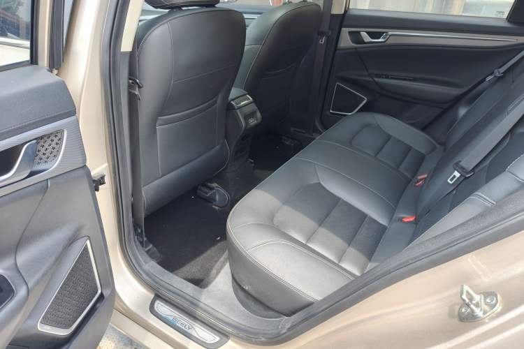 Used Geely Auto Emgrand GL 2018 1.8L Manual Elite Smart Connectivity Version Interior 2