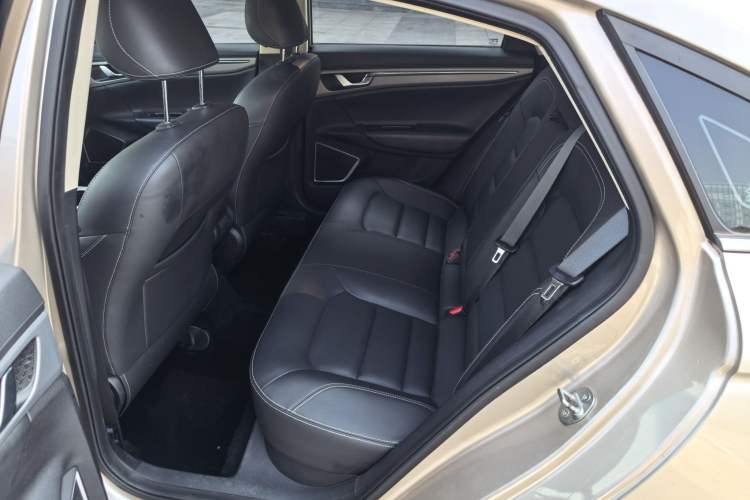 Used Geely Auto Emgrand GL 2018 1.8L DCT Elite Smart Connectivity Version Interior 3