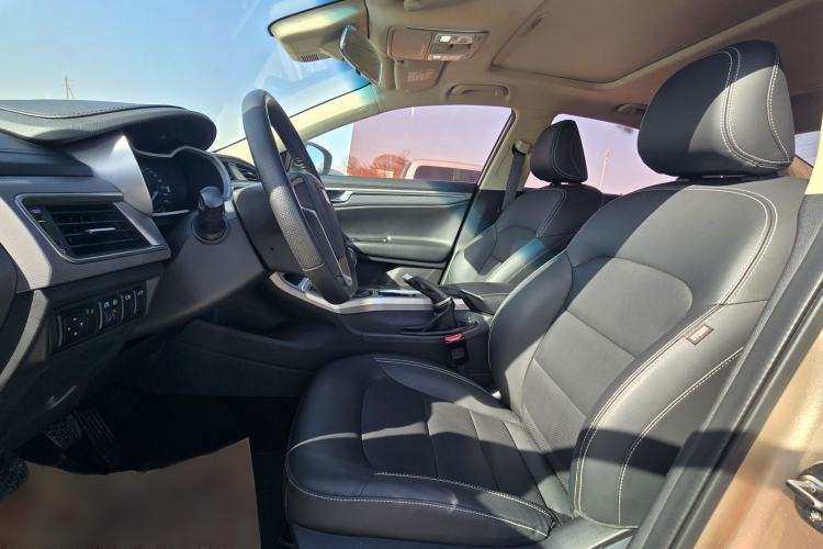 Used Geely Auto Emgrand GL 2018 1.8L Manual Elite Smart Connectivity Version Interior 4