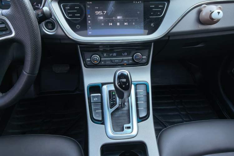 Used Geely Auto Emgrand GL 2018 1.8L DCT Elite Smart Connectivity Version Interior 7