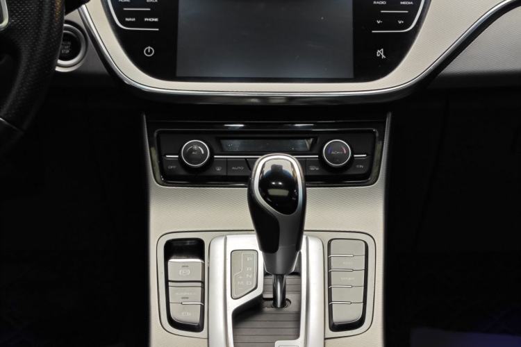 Used Geely Auto Emgrand GL 2018 1.4T DCT Elite Smart Connectivity Version Interior 8