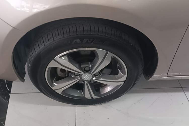 Used Geely Auto Emgrand GL 2018 1.8L DCT Elite Smart Connectivity Version Left Front Wheel Hub