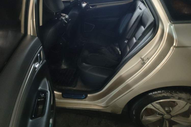 Used Geely Auto Emgrand GL 2018 1.4T Manual Elite Smart Connectivity Version Left Rear Seat
