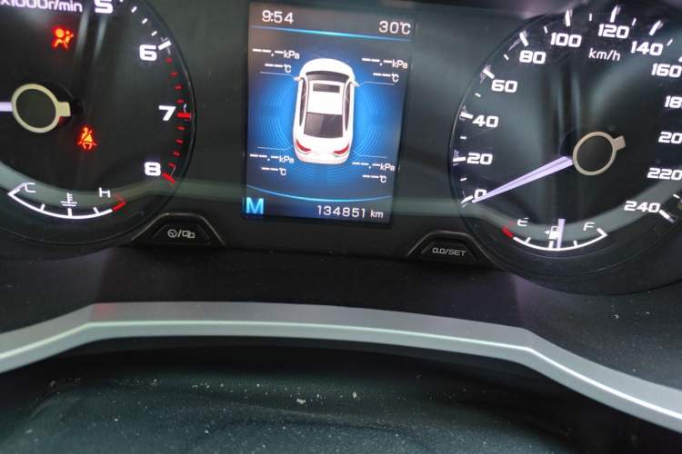 Used Geely Auto Emgrand GL 2018 1.4T Manual Elite Smart Connectivity Version Odometer Close Up