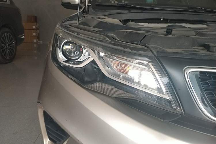 Used Geely Auto Emgrand GL 2018 1.8L DCT Elite Smart Connectivity Version Right Front Headlight