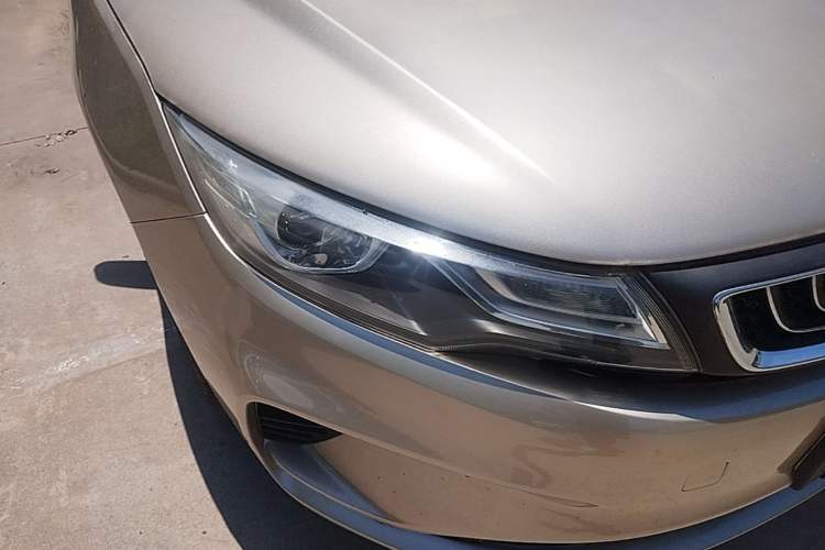 Used Geely Auto Emgrand GL 2018 1.8L DCT Elite Smart Connectivity Version Right Front Headlight
