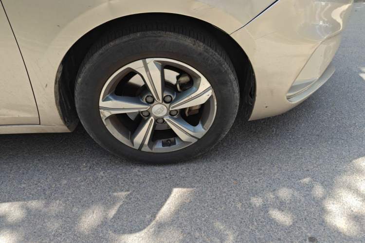 Used Geely Auto Emgrand GL 2018 1.4T Manual Elite Smart Connectivity Version Right Front Wheel Hub