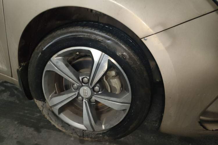 Used Geely Auto Emgrand GL 2018 1.4T Manual Elite Smart Connectivity Version Right Front Wheel Hub