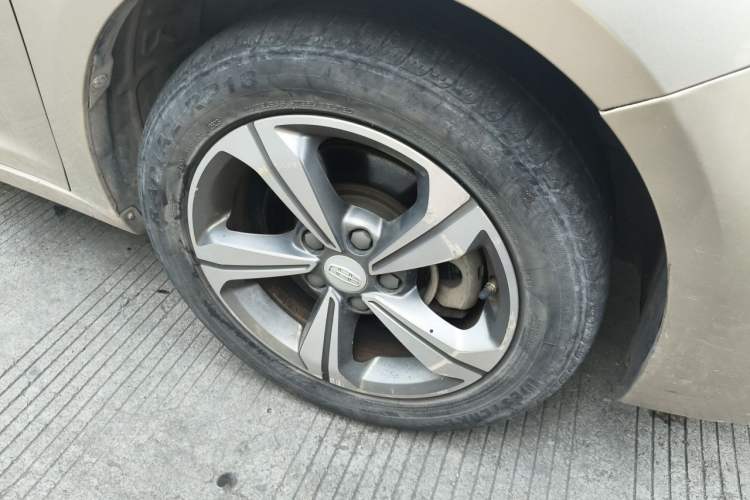 Used Geely Auto Emgrand GL 2018 1.8L Manual Elite Smart Connectivity Version Right Front Wheel Hub