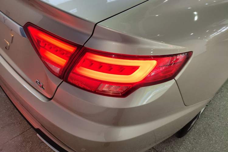 Used Geely Auto Emgrand GL 2018 1.4T DCT Prestige Smart Connectivity Version Right Rear Taillight