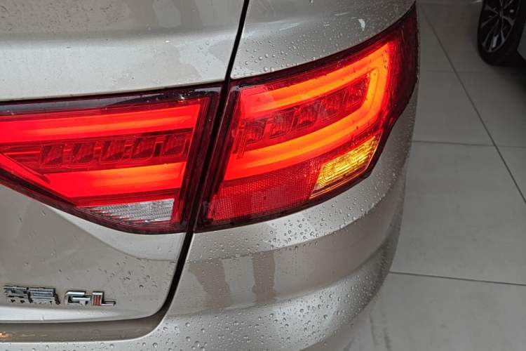 Used Geely Auto Emgrand GL 2018 1.8L DCT Elite Smart Connectivity Version Right Rear Taillight