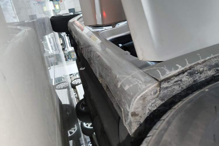 Used Geely Auto Emgrand GL 2018 1.4T Manual Elite Smart Connectivity Version Right Side Sill