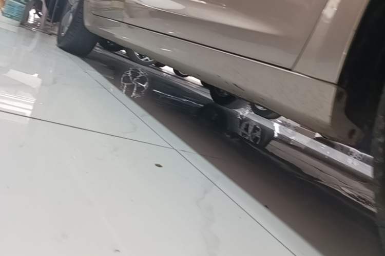 Used Geely Auto Emgrand GL 2018 1.8L DCT Elite Smart Connectivity Version Right Side Sill