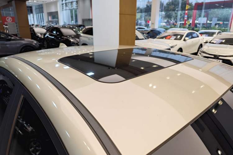 Used Geely Auto Emgrand GL 2018 1.4T DCT Elite Smart Connectivity Version Roof