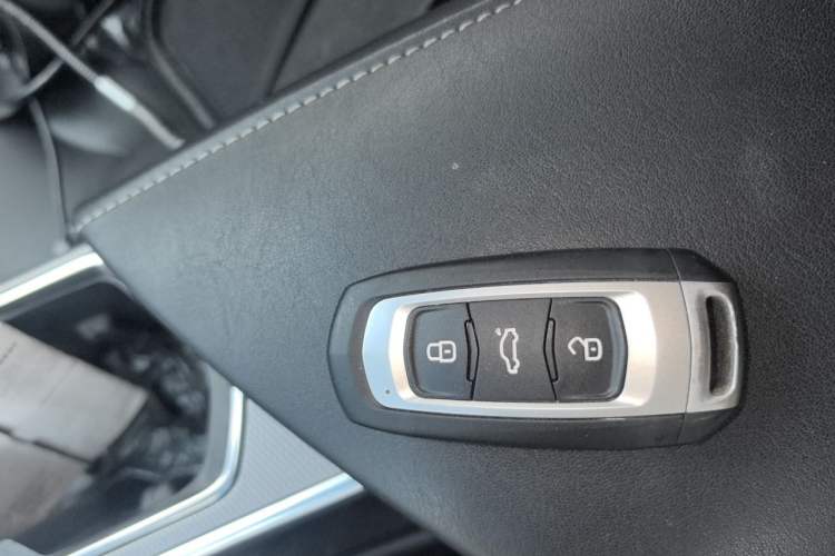 Used Geely Auto Emgrand GL 2018 1.8L Manual Elite Smart Connectivity Version Vehicle Key
