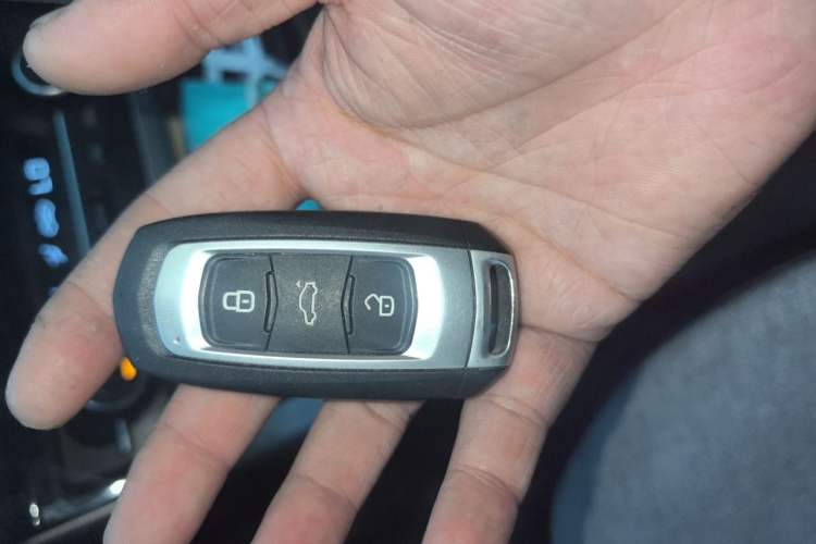 Used Geely Auto Emgrand GL 2018 1.8L Manual Elite Smart Connectivity Version Vehicle Key