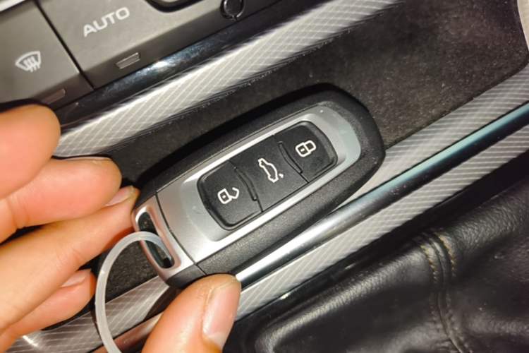 Used Geely Auto Emgrand GL 2018 1.8L Manual Elite Smart Connectivity Version Vehicle Key