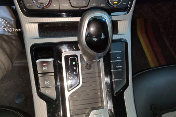 Used Geely Auto Emgrand GL 2019 1.4T CVT Prestige Smart Edition Gear Lever