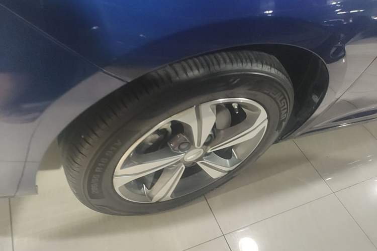 Used Geely Auto Emgrand GL 2019 1.4T CVT Elite Smart Edition Left Front Wheel Hub