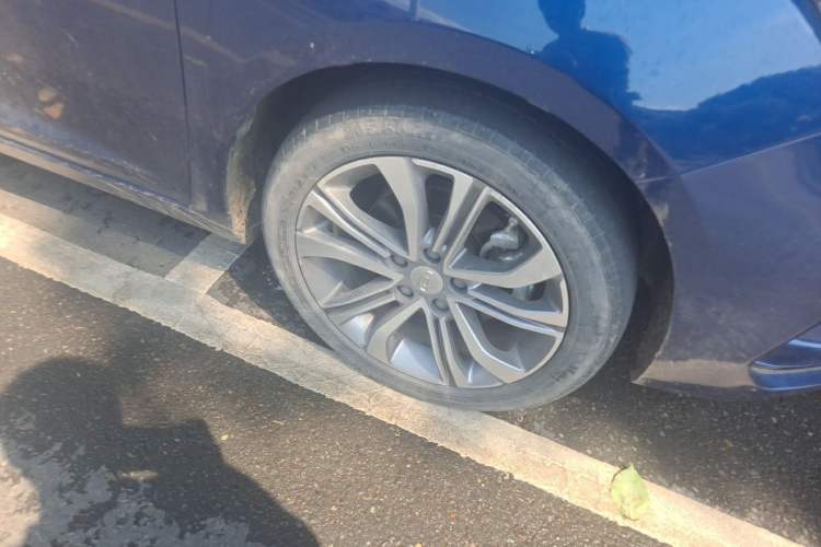 Used Geely Auto Emgrand GL 2019 1.4T CVT Prestige Smart Edition Right Front Wheel Hub