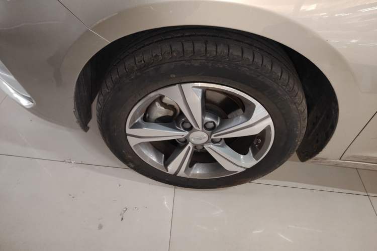 Used Geely Auto Emgrand GL 2019 1.4T CVT Elite Smart Edition Left Front Wheel Hub