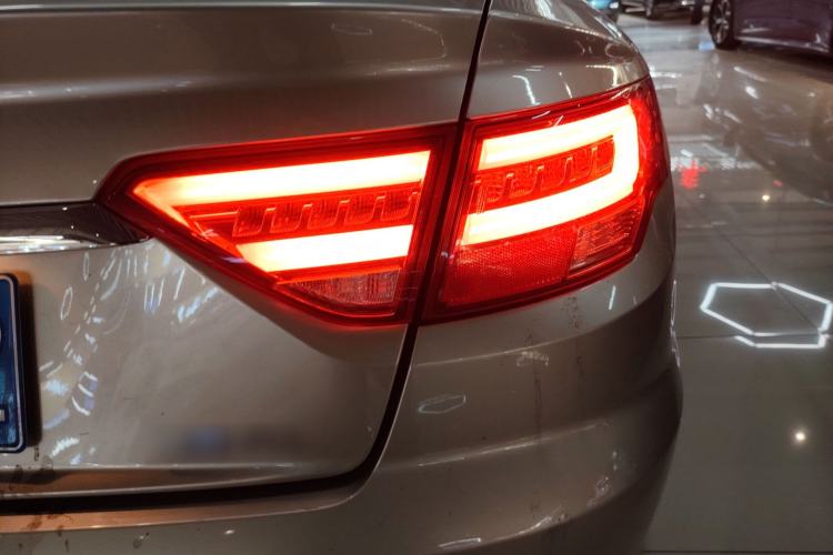 Used Geely Auto Emgrand GL 2019 1.4T CVT Elite Smart Edition Right Rear Taillight