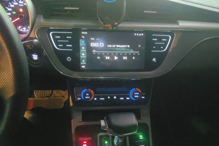 Used Geely Auto Emgrand GL 2019 1.4T CVT Elite Smart Edition Audio And AC Panel