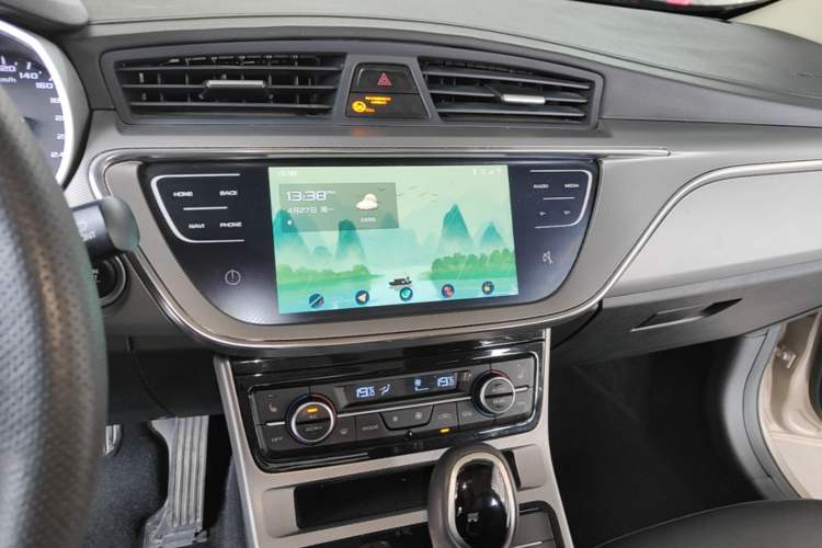 Used Geely Auto Emgrand GL 2019 1.4T CVT Prestige Smart Edition Center Console