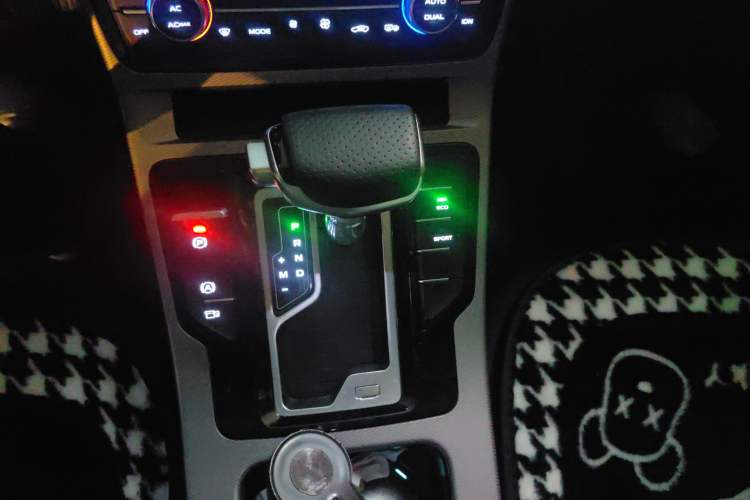 Used Geely Auto Emgrand GL 2019 1.4T CVT Elite Smart Edition Gear Lever