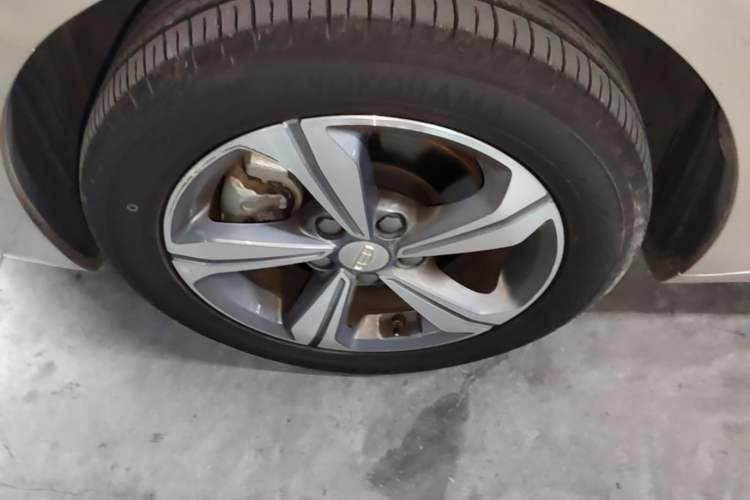 Used Geely Auto Emgrand GL 2019 1.4T CVT Elite Smart Edition Left Front Wheel Hub