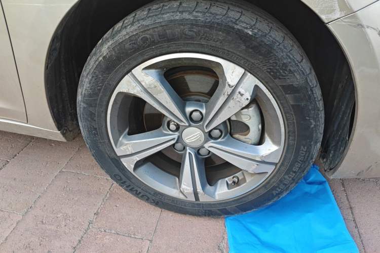Used Geely Auto Emgrand GL 2019 1.4T CVT Elite Smart Edition Right Front Wheel Hub