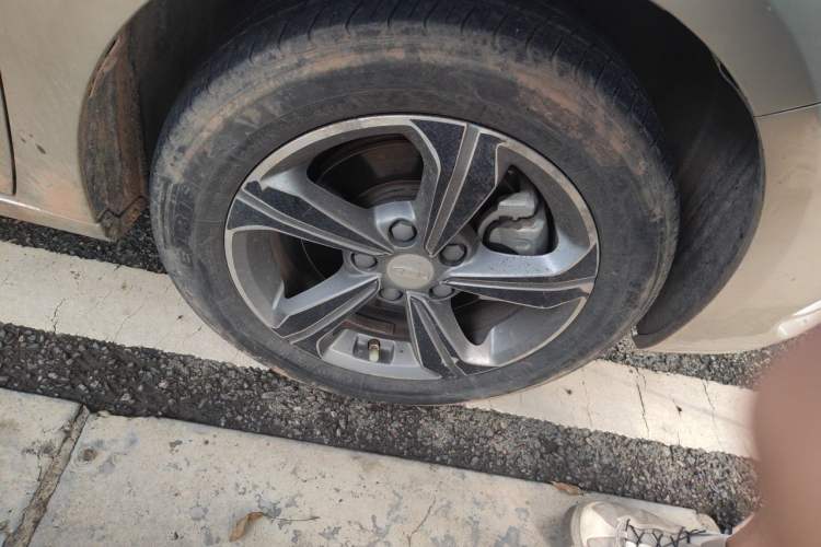 Used Geely Auto Emgrand GL 2019 1.4T CVT Elite Smart Edition Right Front Wheel Hub
